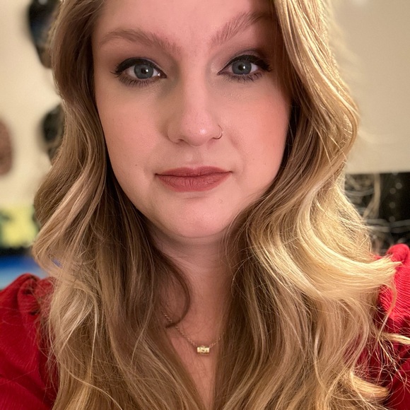 Meet your Posher, Joslyn - Picture 2 of 2